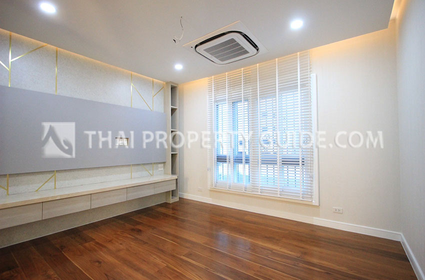 House with Private Pool in Sukhumvit 